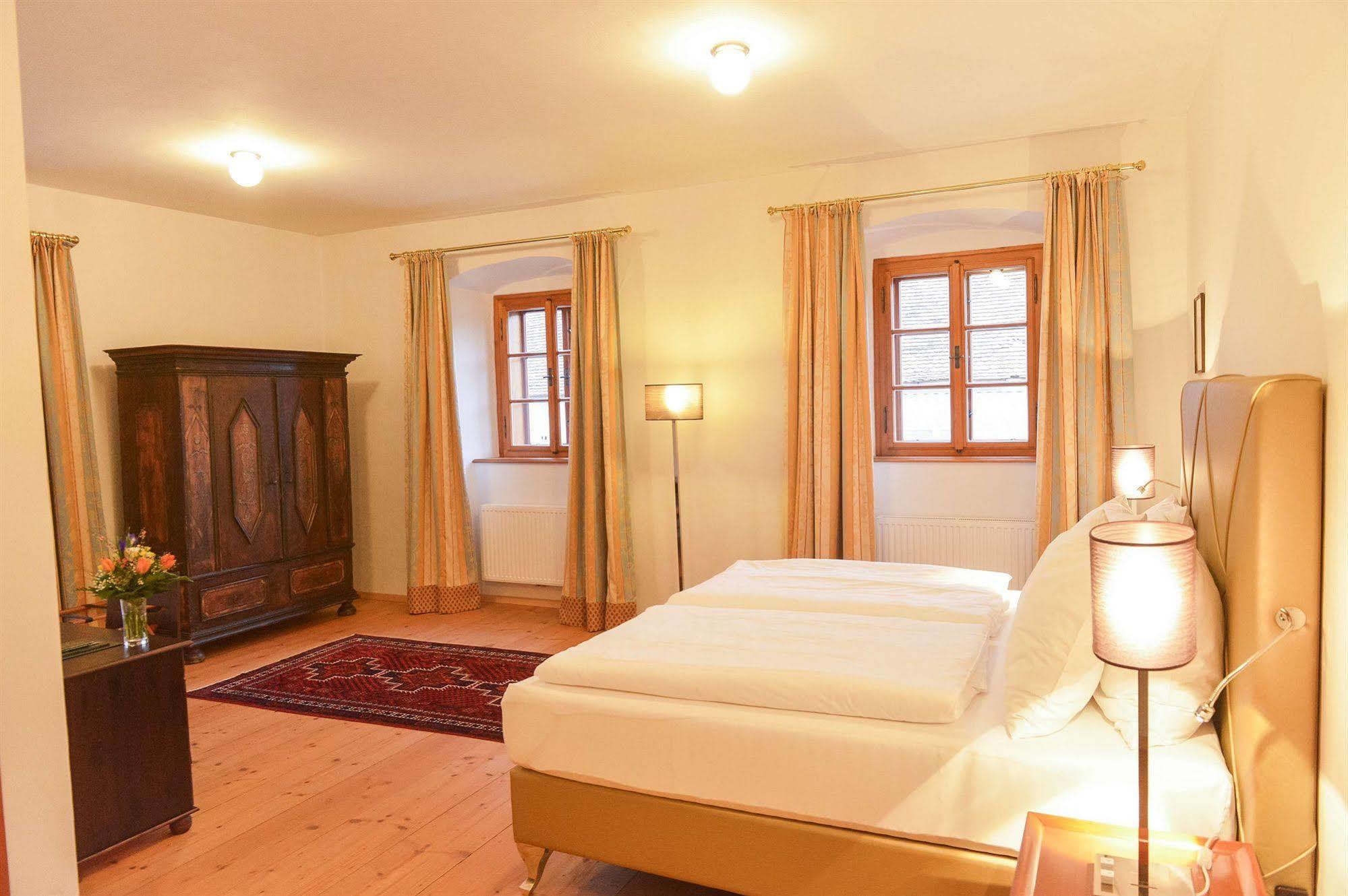 Schlosshotel Mailberg Екстер'єр фото